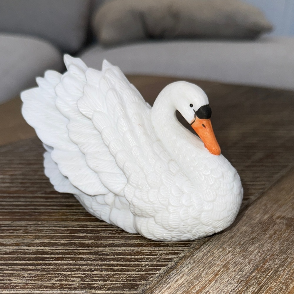 White Swan Figurine Royal Heritage • Vintage Ceramic Home Decor